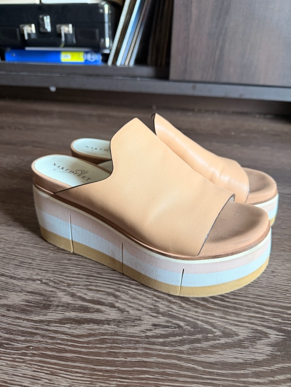 Naked feet Wedges